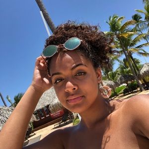 Meet your Posher, Jeanny